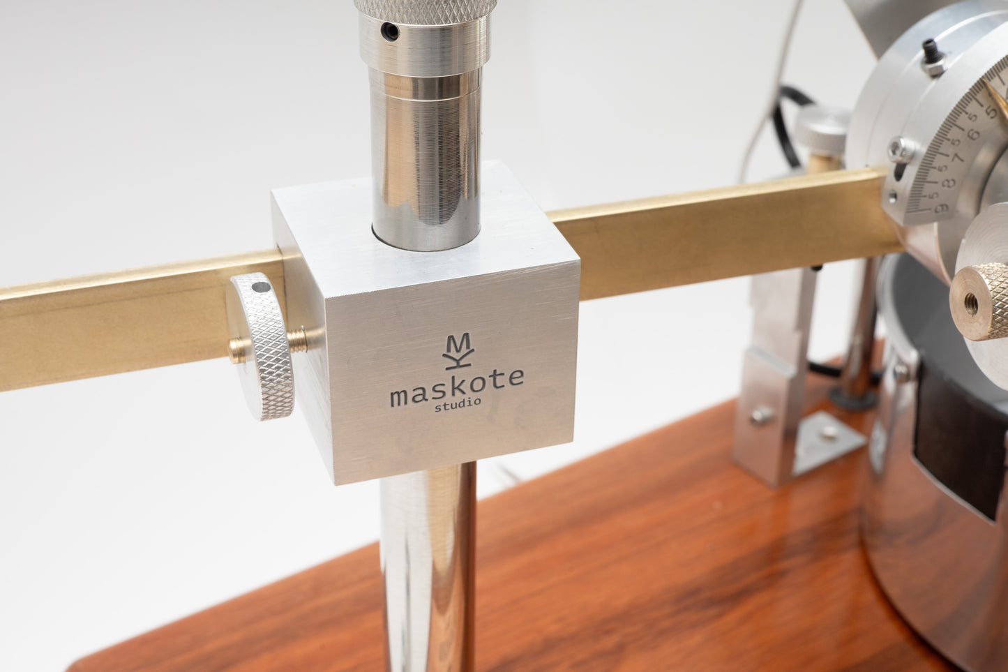 Bancada com Catraca de Lapidação Intermediária com calibrador elétrico e digital Maskote