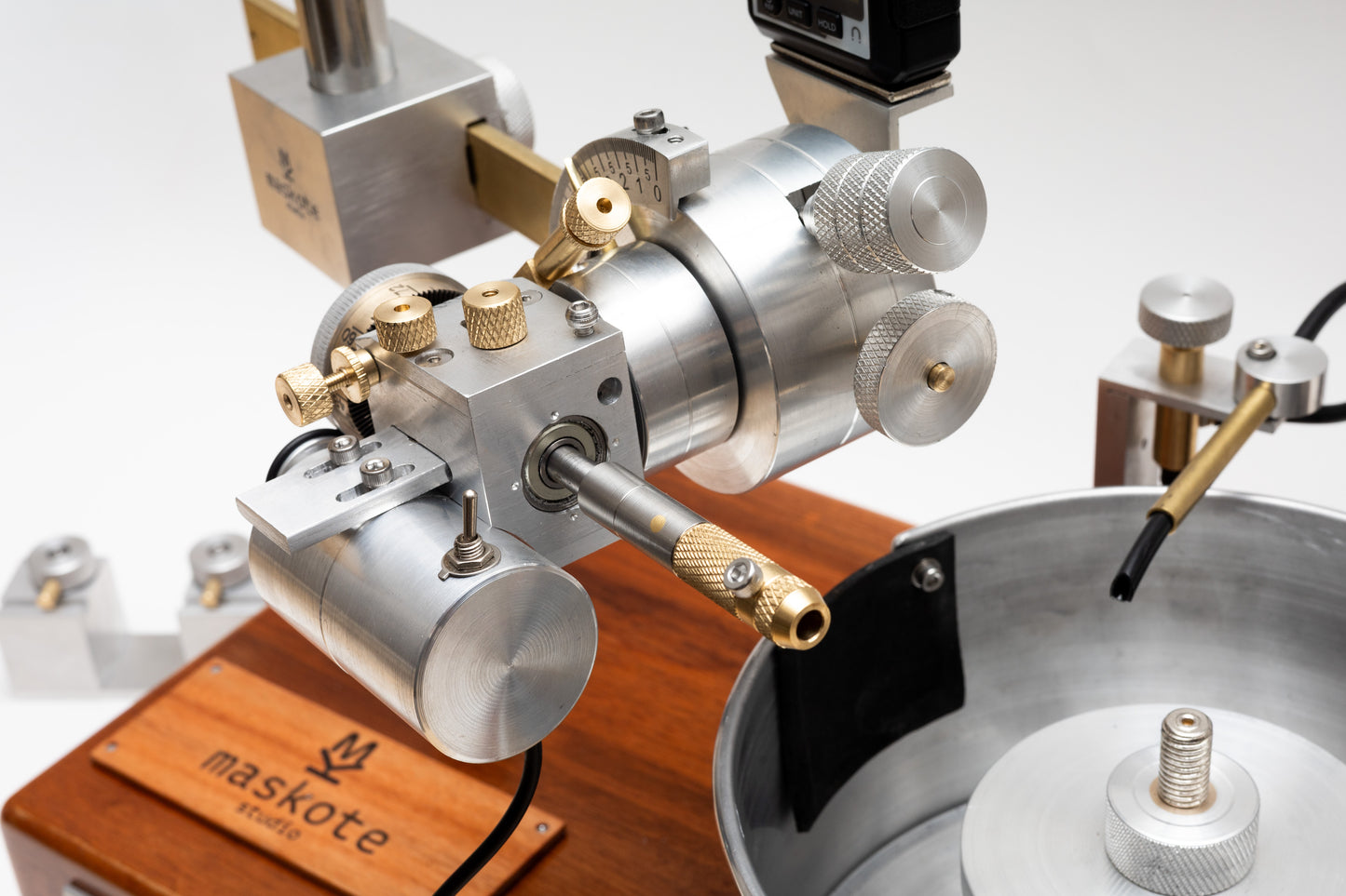 Bancada com Catraca de Lapidação Intermediária com calibrador elétrico e digital Maskote